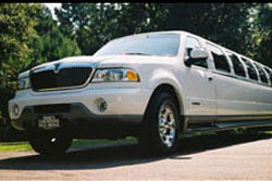 Super Stretch LIncoln Navigator Limousine